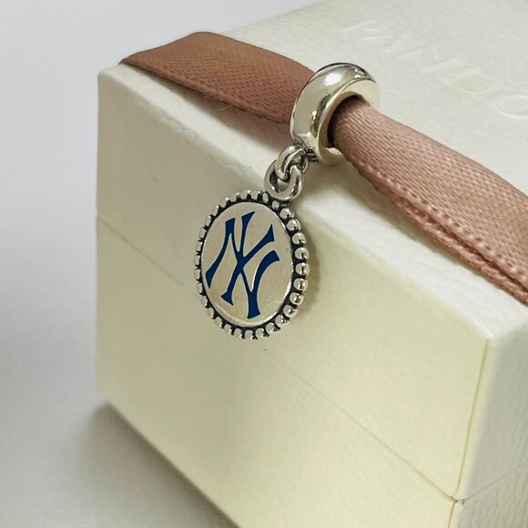 Pandora New York Yankees Charm Destination Charms Travel Destination Pendant - Picture 1 of 4